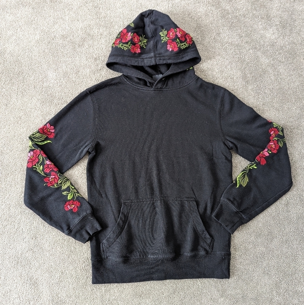 Amnesia Women's Black Rose Embroidered Hoodie Size Small